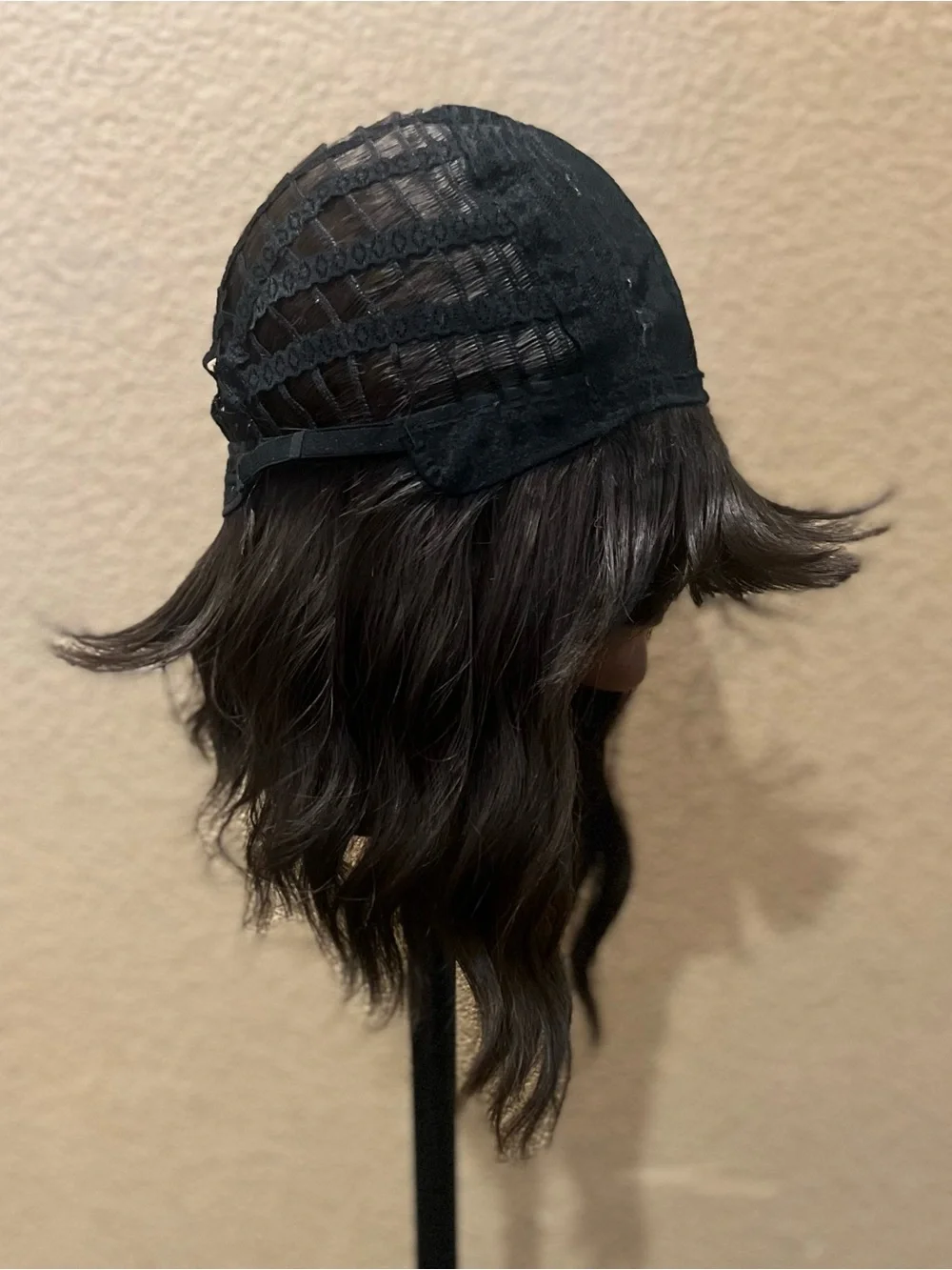 Stylish Women’s Shoulder-Length Wig with Bangs - Brown